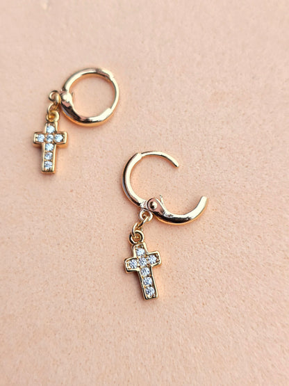 ARETES CRUZ