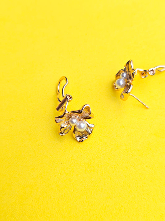 ARETES GOLDEN PETAL