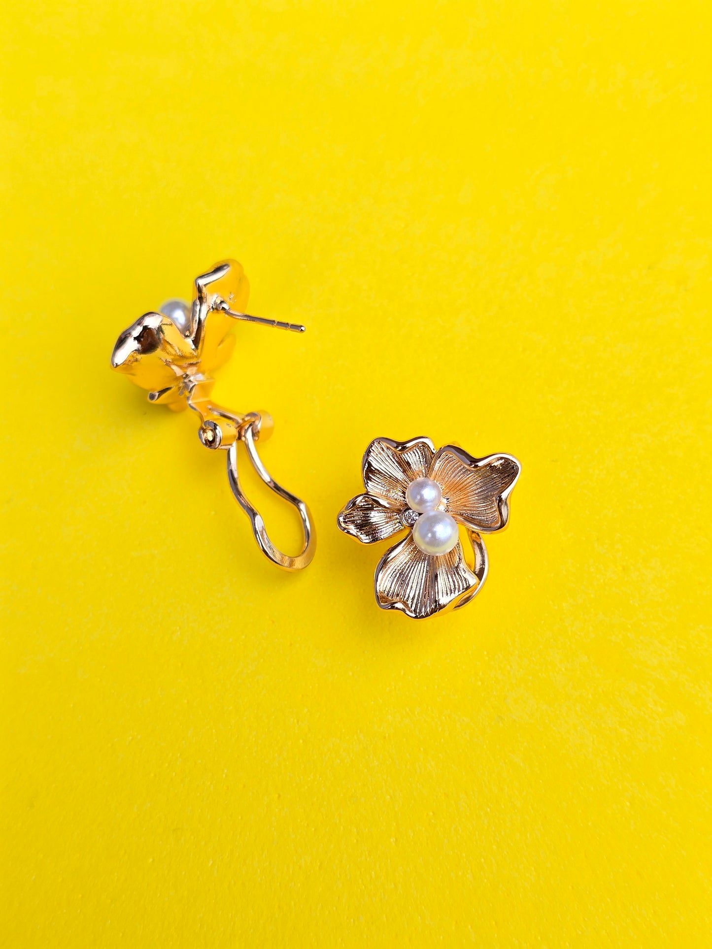 ARETES GOLDEN PETAL