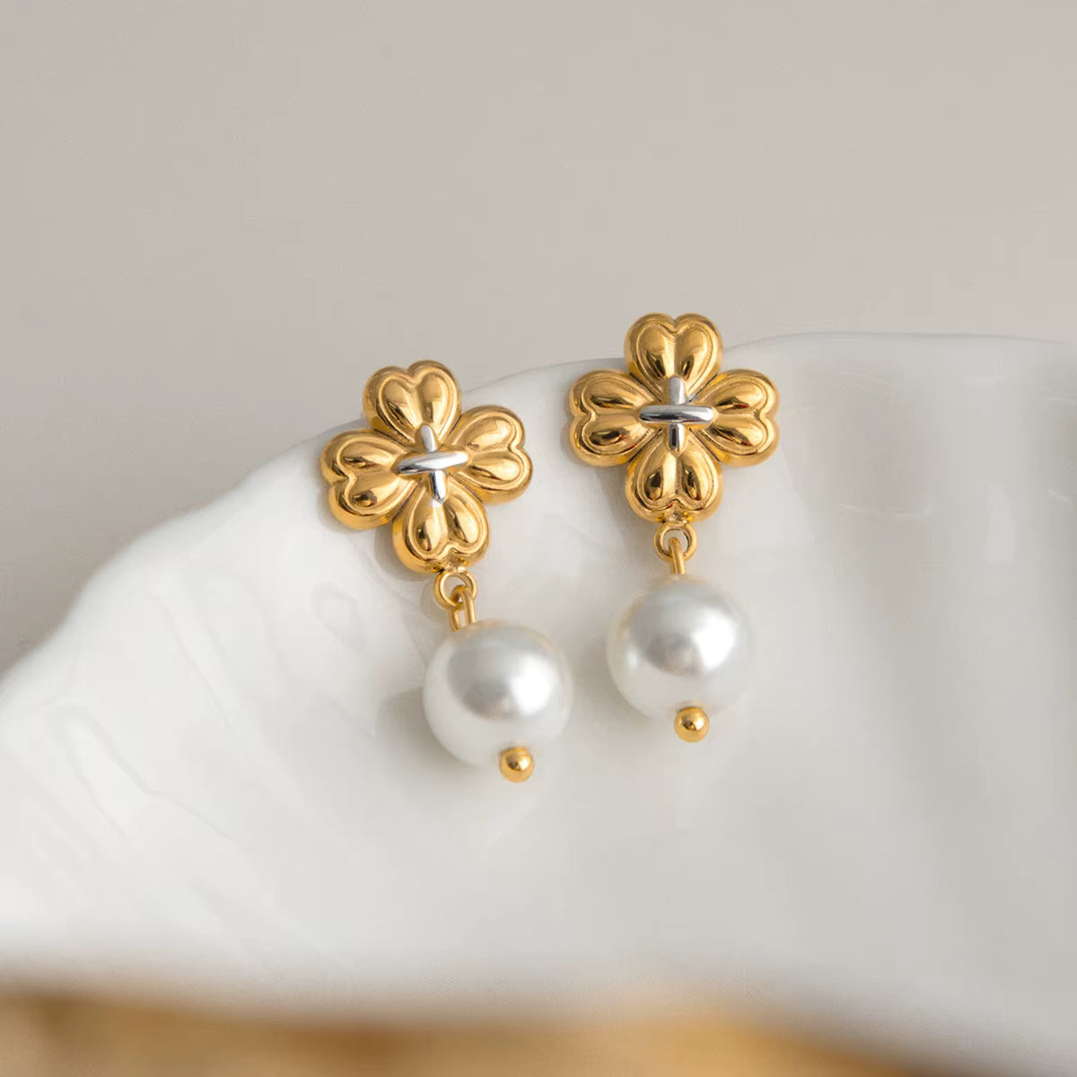 ARETES TREBOL